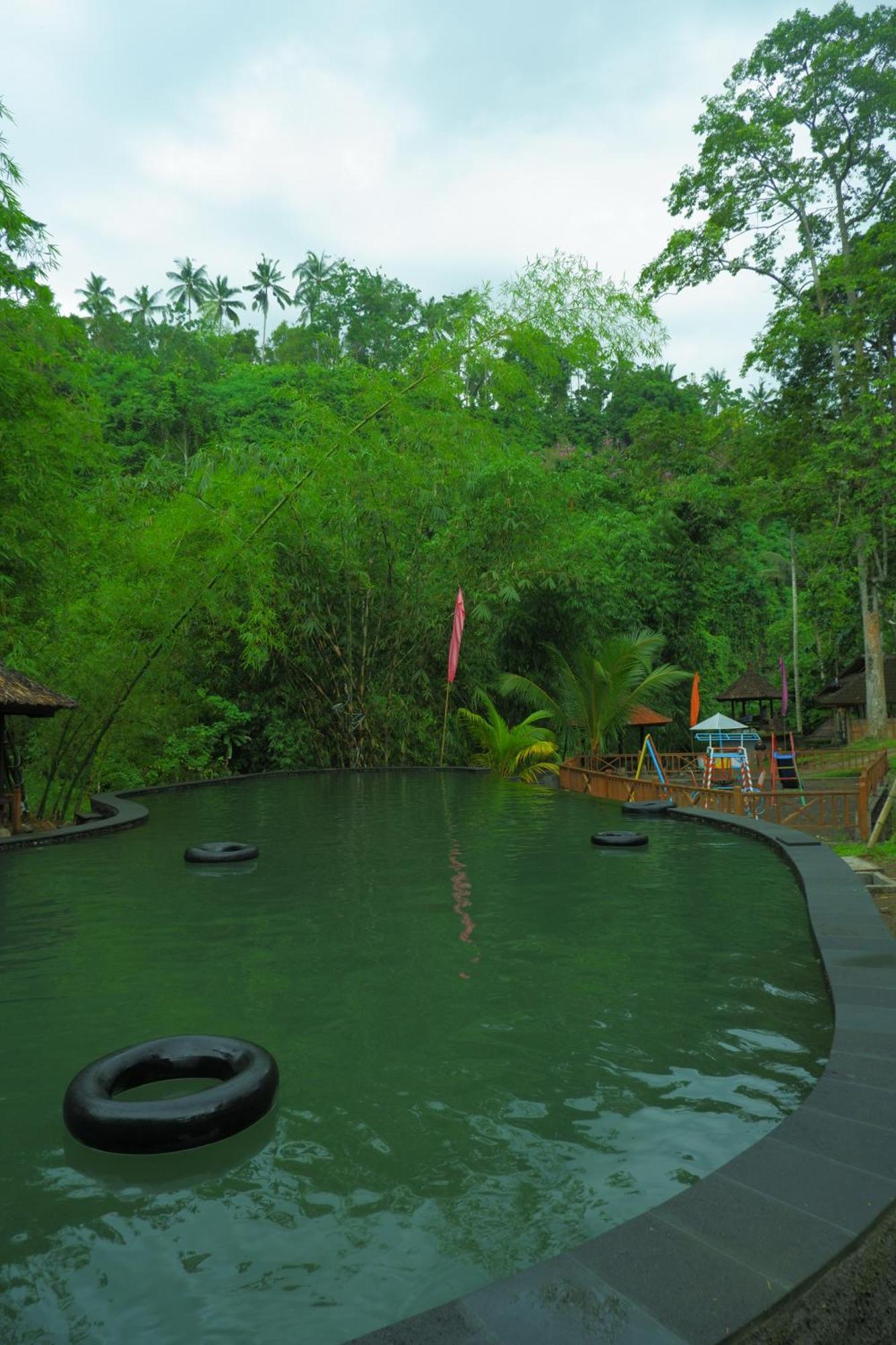 Aum Resort Pulukan Exterior photo