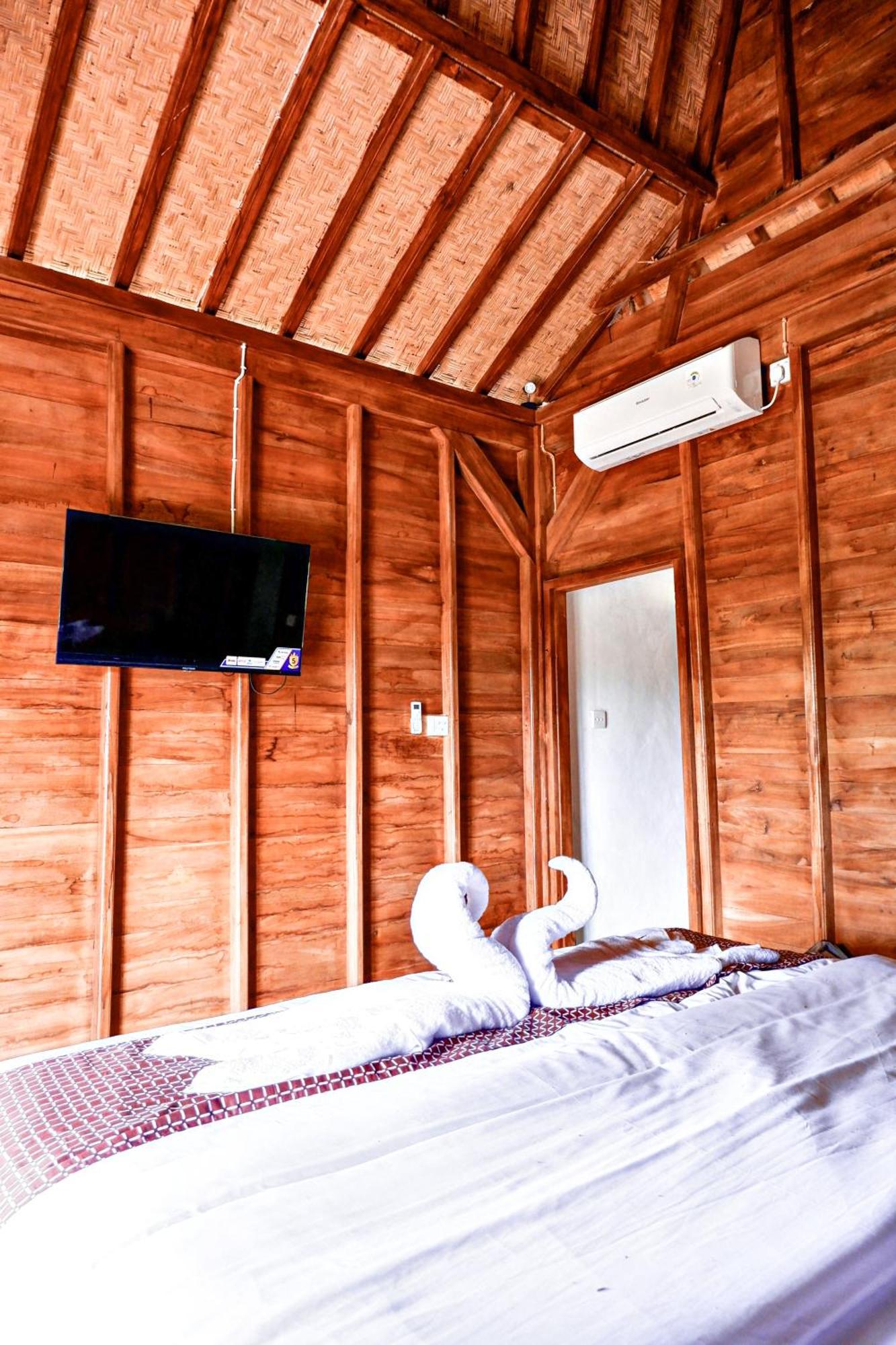 Aum Resort Pulukan Exterior photo