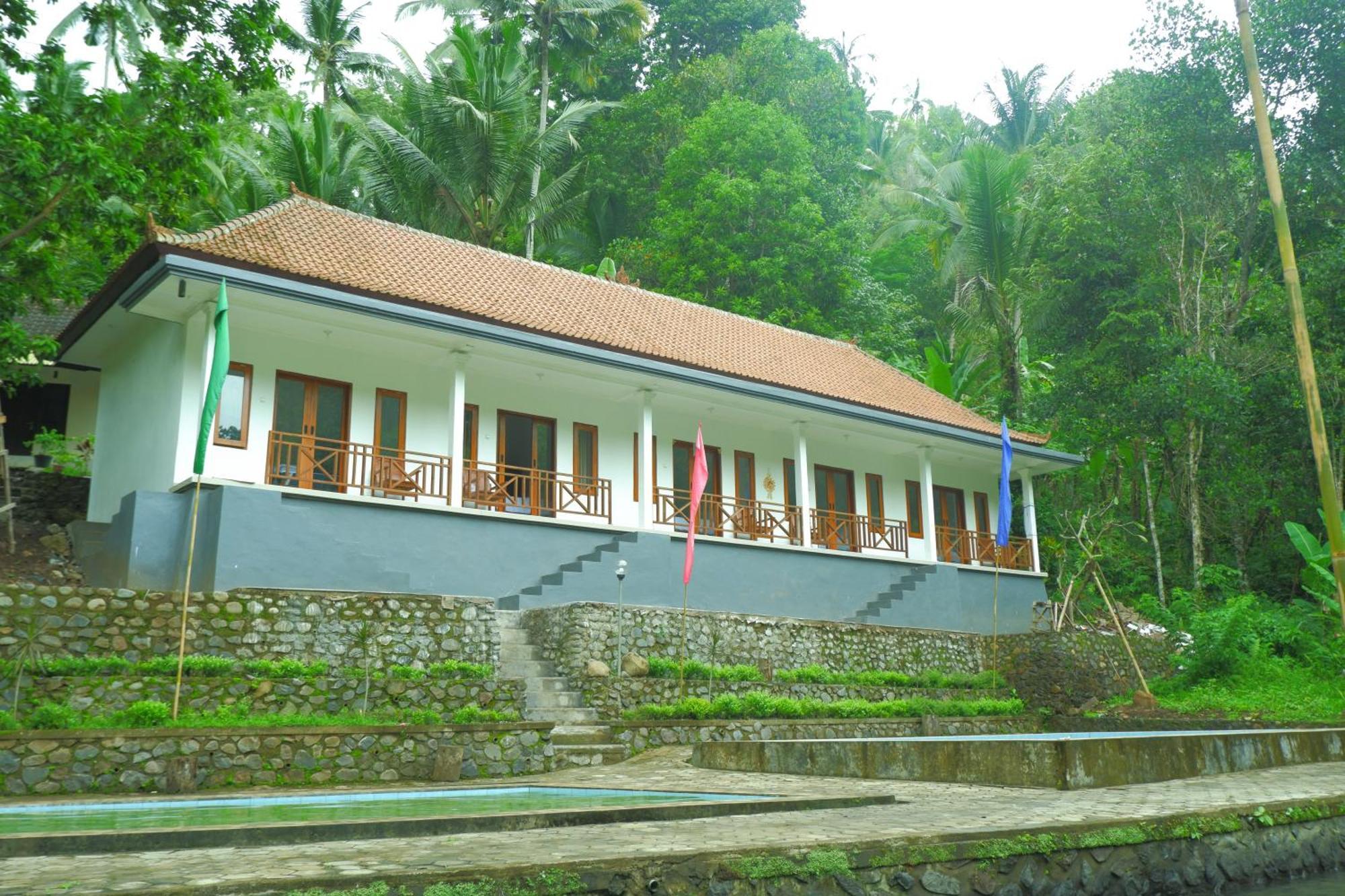Aum Resort Pulukan Exterior photo