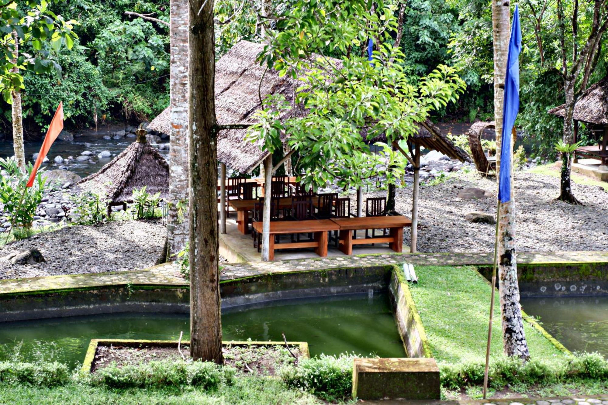 Aum Resort Pulukan Exterior photo
